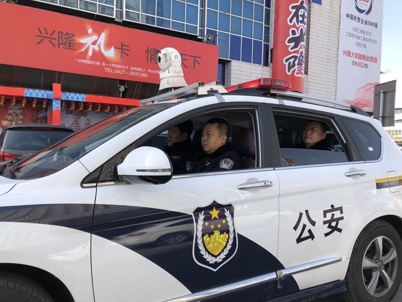 圖十 民警在巡邏中,，定點停留
