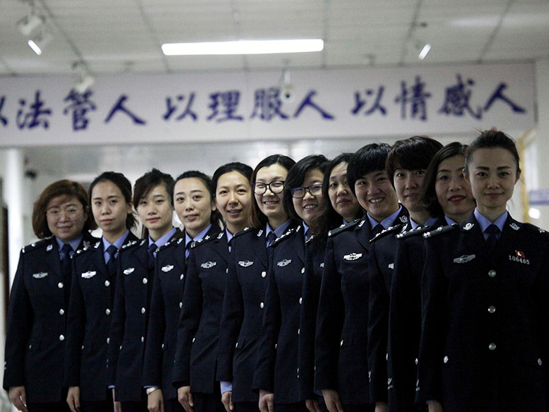 “以法管人、以理服人,、以情感人”是這些有著大愛(ài)之心的女管教們的工作準(zhǔn)則1