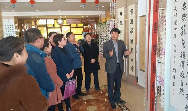 書法愛(ài)好者們觀展熱情高漲