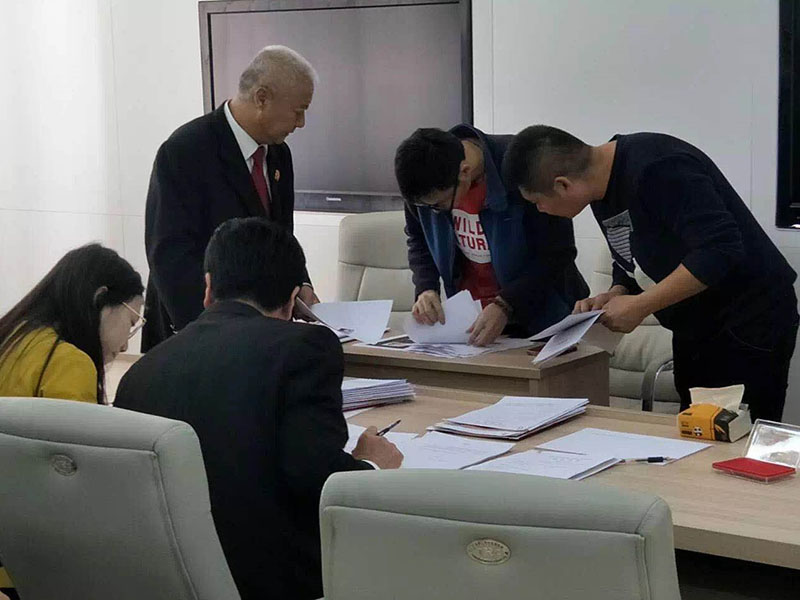配文1：雙方當事人達成和解,，并在和解協議上簽字
