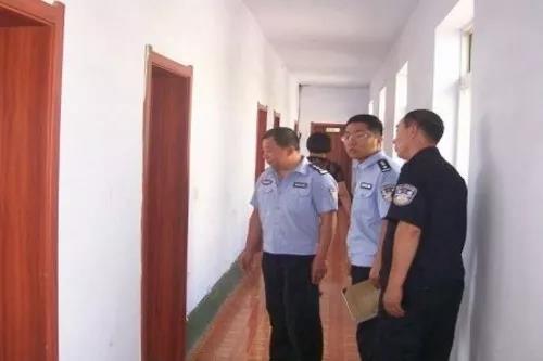 走廊存在無應急照明燈及疏散指示標志等消防隱患