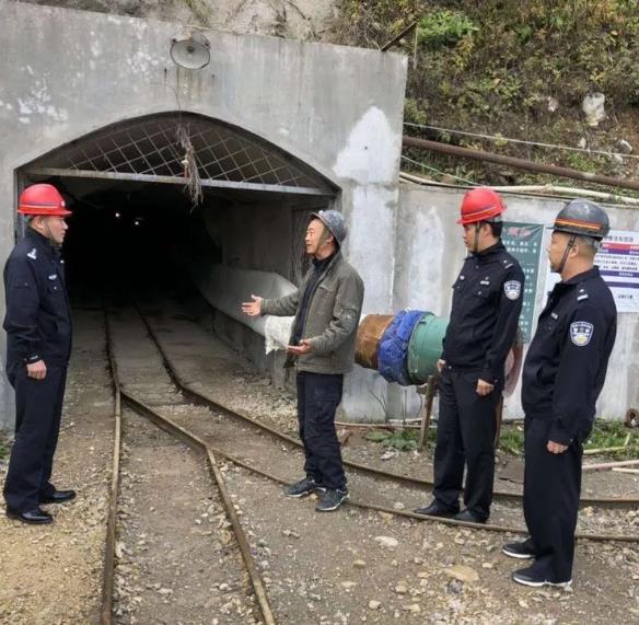 牛心臺(tái)派出所民警深入企業(yè)開展安全檢查