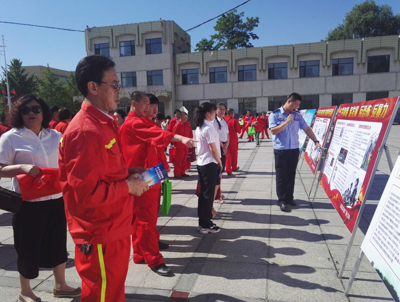 今年9月,，沈陽采油廠對油區(qū)職工進(jìn)行安全開展普法教育