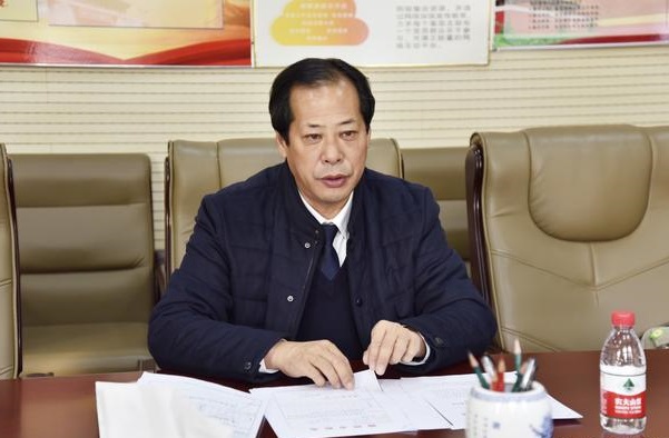錦州市委政法委政治部主任,、機(jī)關(guān)黨總支副書記李偉做專題發(fā)言