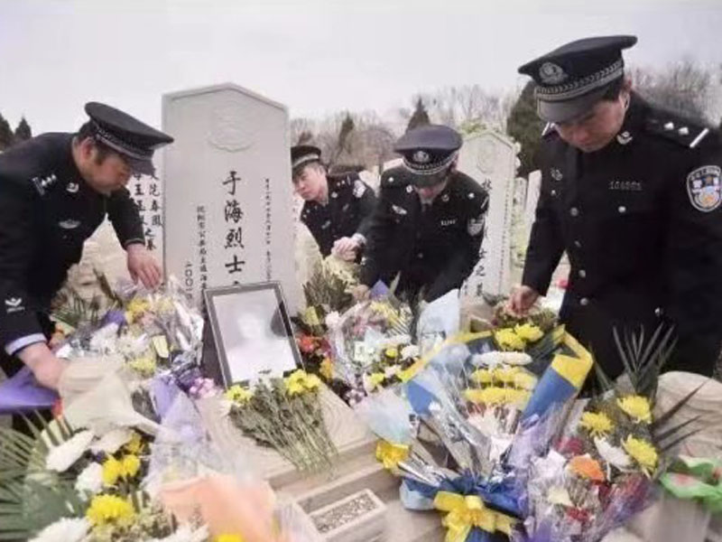 祭奠烈士于海是傳統(tǒng)教育的必備內容