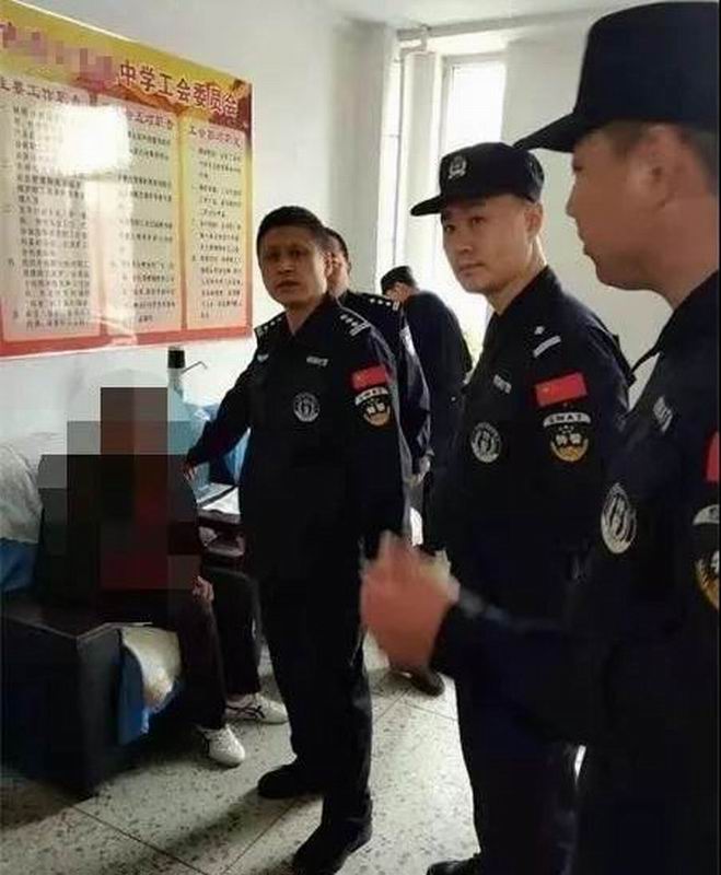 葫蘆島市公安局連山分局巡特警機(jī)動大隊(duì)救援小組成功救回輕生少年