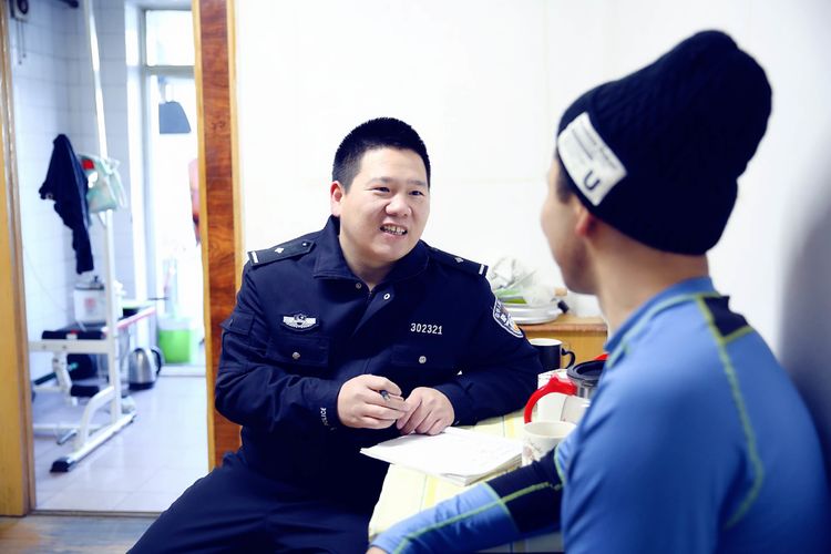 民警到校外居住的留學(xué)生家中“家訪”