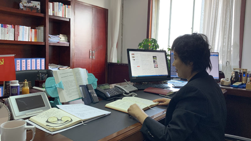 葫蘆島中院黨組書記,、院長王淑俐主持“云會議”