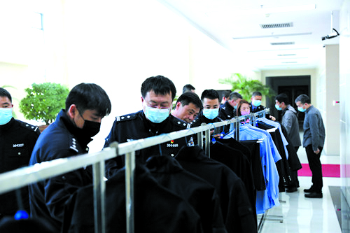 “服裝超市”進警營