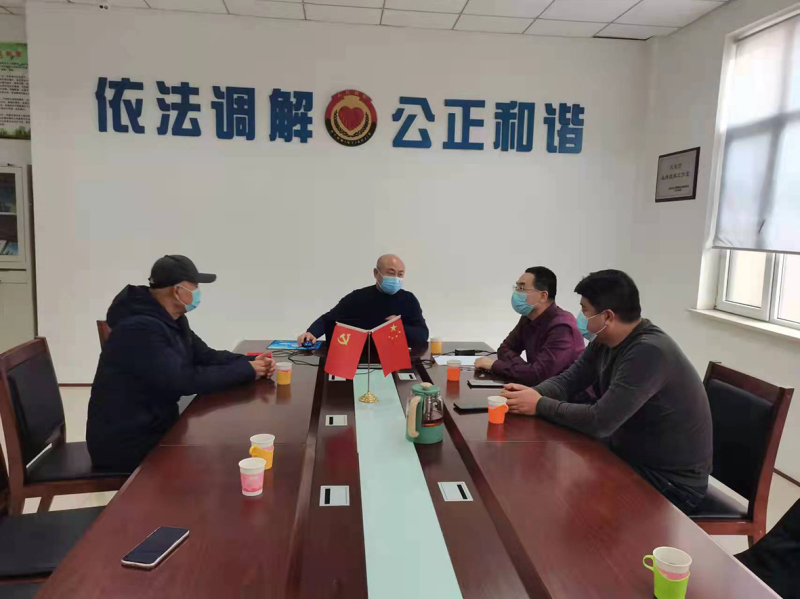 配文2：于長征（中）主持調(diào)解