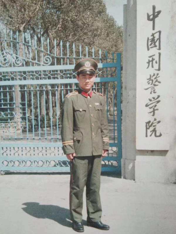穿上警服,，黃國華信心滿滿