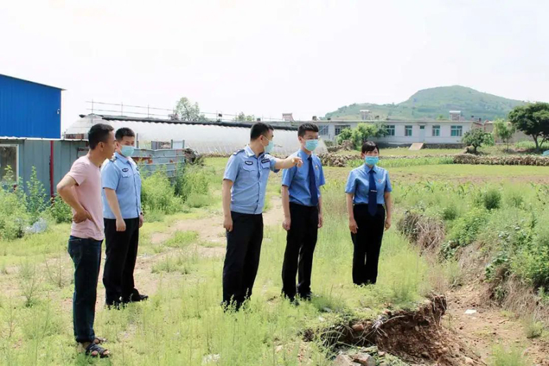與公安機關(guān)對被污染地域進(jìn)行現(xiàn)場勘察