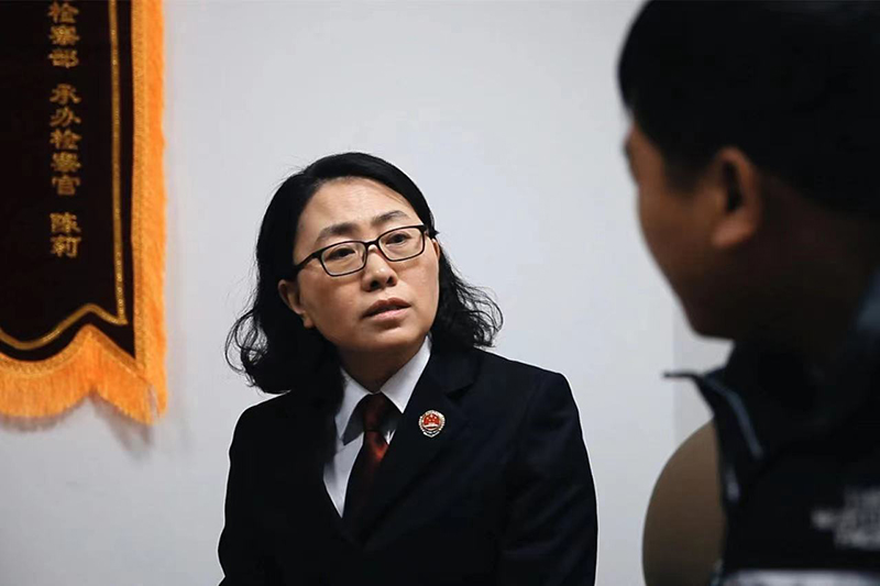 國小丹詳細了解案情。