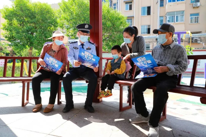 民警深入共建社區(qū)開展政策、法律宣傳,。