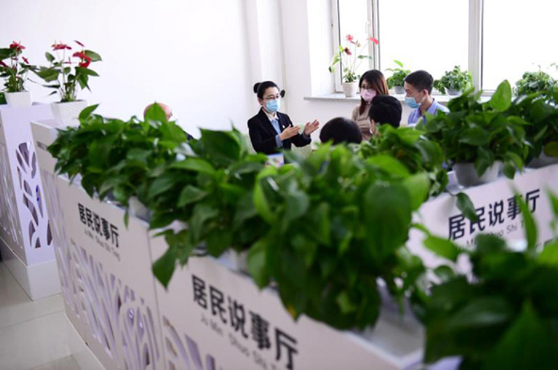“說事點”工作人員為百姓調(diào)解糾紛,。