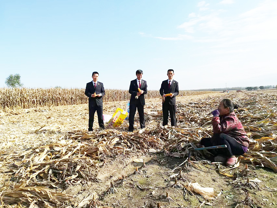 配文2：檢察官田間走訪當(dāng)事人,。