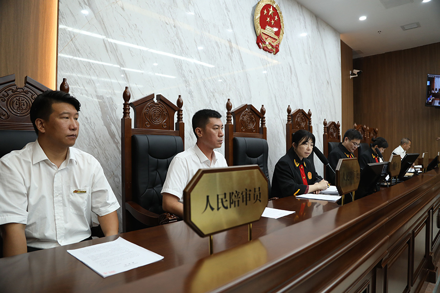 陪審員中有長(zhǎng)期從事生態(tài)保護(hù),、環(huán)境修復(fù)方面的專家,。