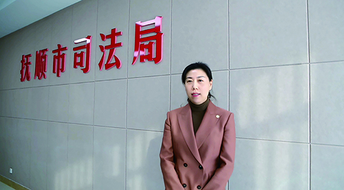 撫順市司法局黨組書記,、局長李月