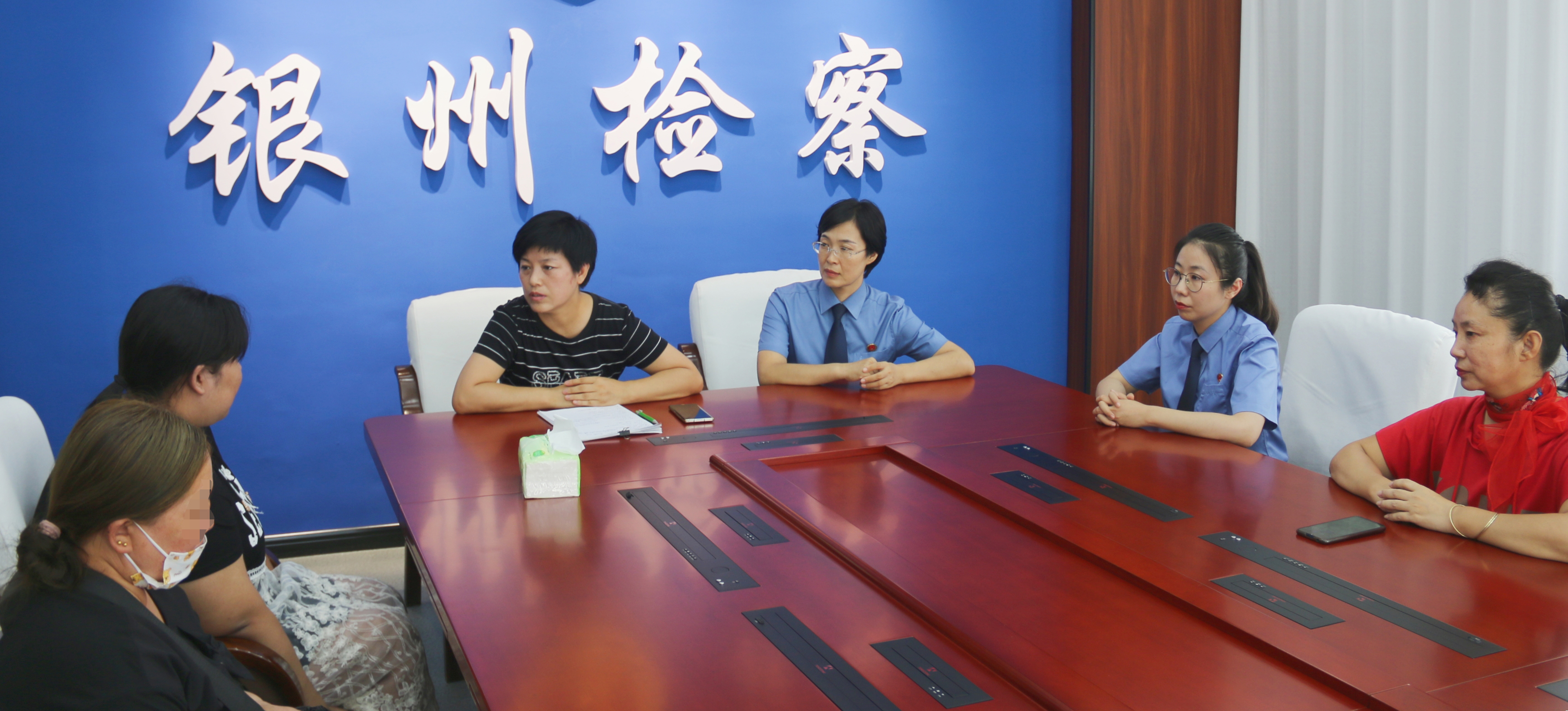 鐵嶺市區(qū)兩級(jí)檢察機(jī)關(guān)協(xié)助被害人核實(shí)支持起訴證據(jù)