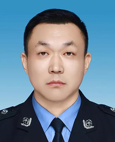 盤錦市雙臺(tái)子區(qū)副區(qū)長(zhǎng)、雙臺(tái)子公安分局黨委書記,、局長(zhǎng)佟百軍