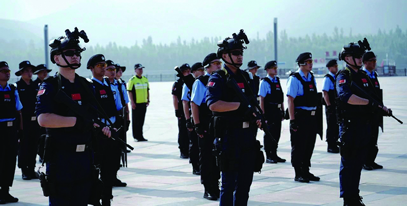 朝陽市喀喇沁左翼蒙古族自治縣公安局巡特警大隊輕裝PTU機動隊舉行授旗儀式