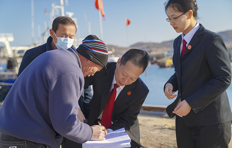 獐子島法庭“海島調(diào)解小隊”走進碼頭調(diào)解糾紛